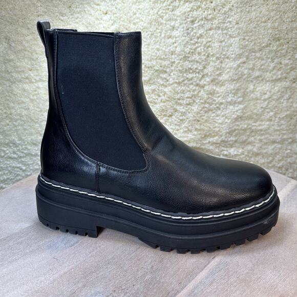 Madden Girl Stormi Womens Boots Size 8.5 Faux Leather Black Lug Boots New - Picture 2 of 14